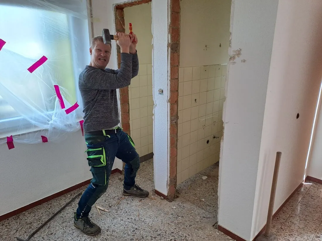 Abriss der alten Toiletten um Platz für das neue Foyer zu schaffen