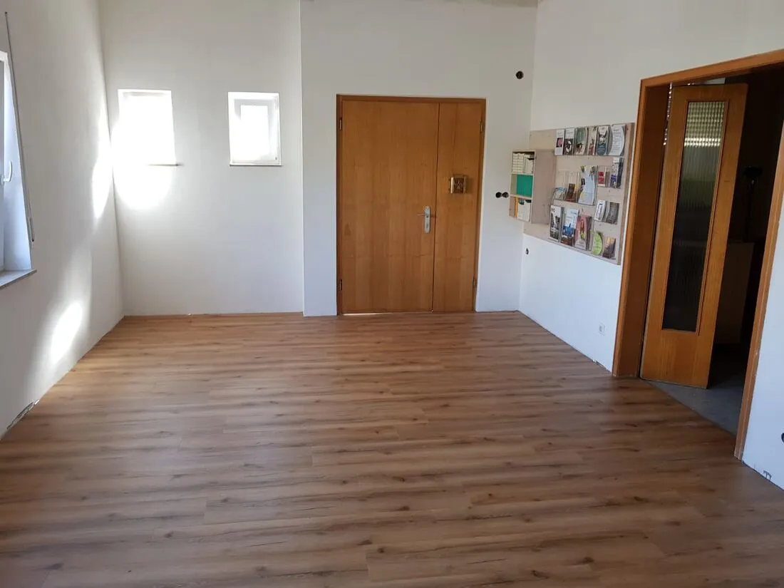 Neuer Boden im fertigen Foyer